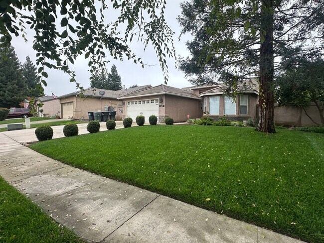 Foto del edificio - SE Visalia home coming soon!!