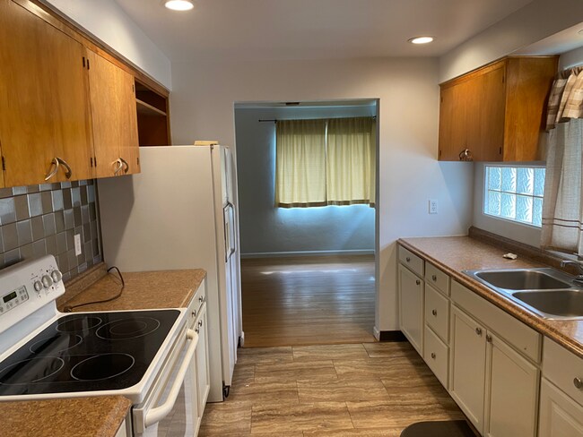 Foto del edificio - 150 Crest Dr