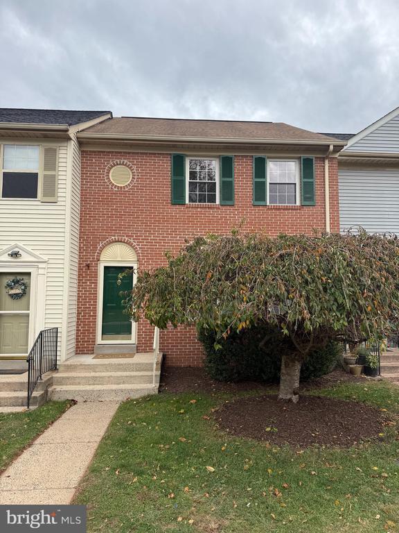 Foto del edificio - 8625 Point of Woods Dr