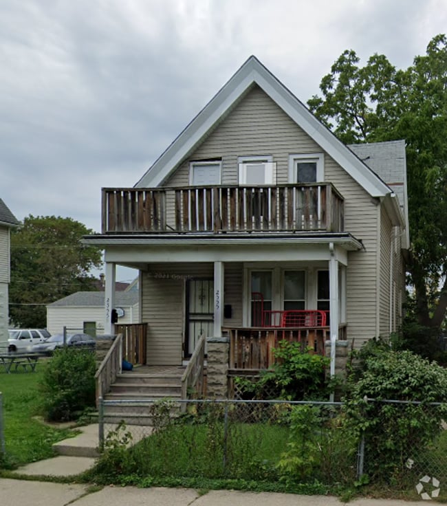 Building Photo - 2555 N 28th St