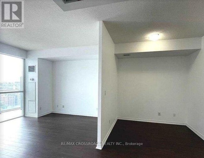 Photo du bâtiment - 352 Front St W