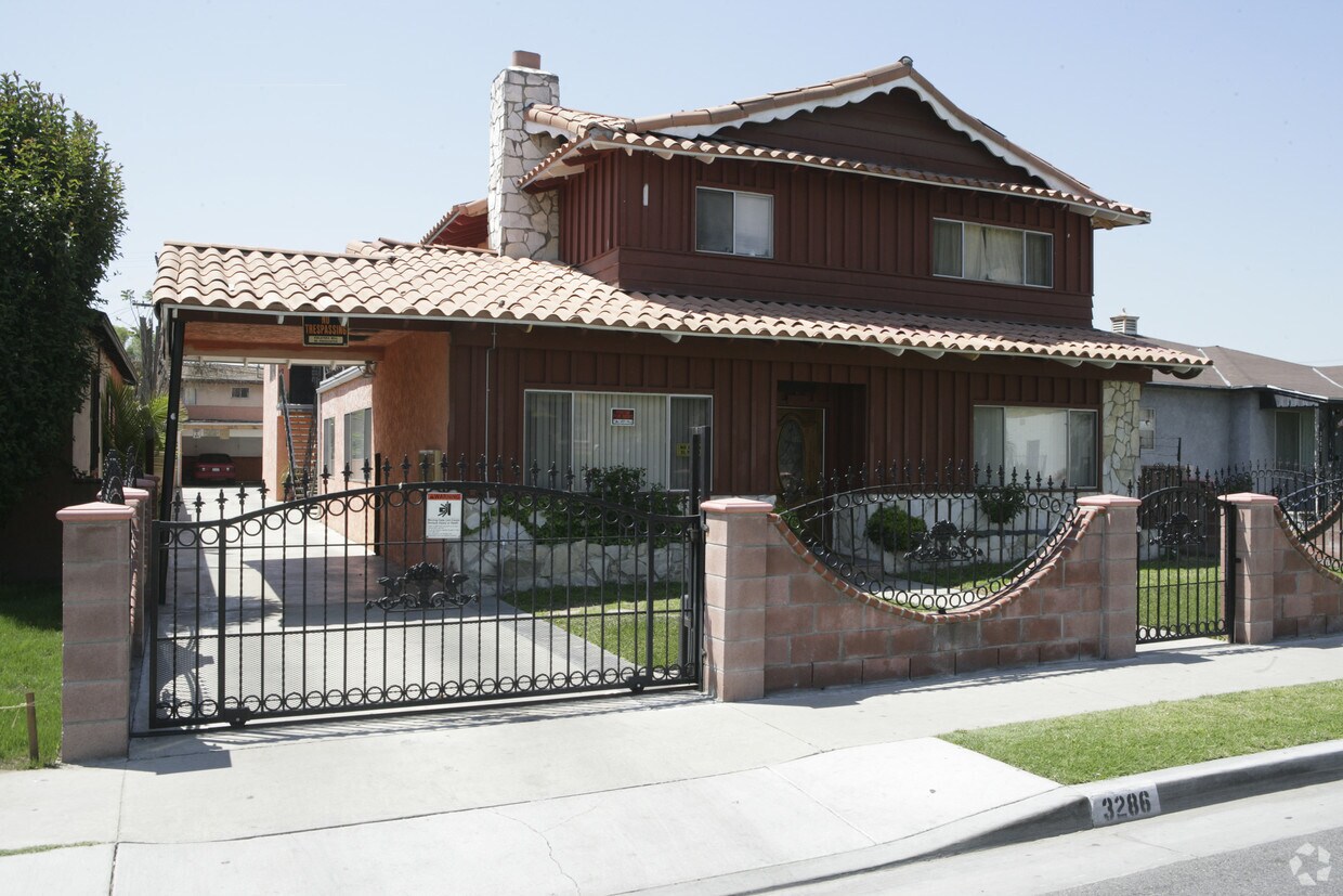 Primary Photo - 3286 Burton Ave