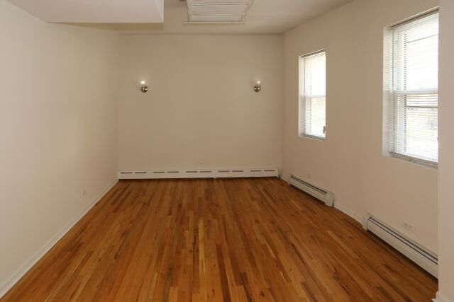 Building Photo - 5516 N Kenmore Ave