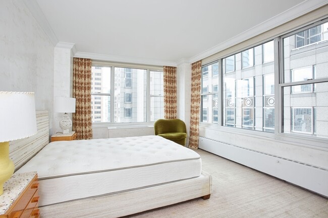Building Photo - 117 E 57th St