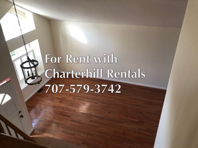 Foto del edificio - Beautiful Windsor home with new hardwood f...