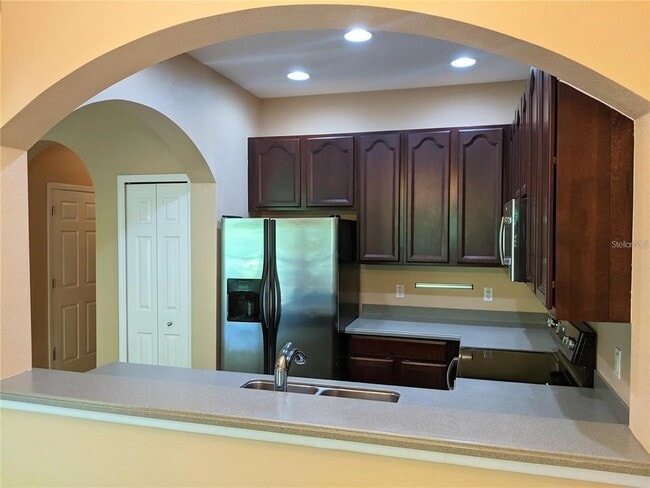 Building Photo - 10272 Park Commons Dr