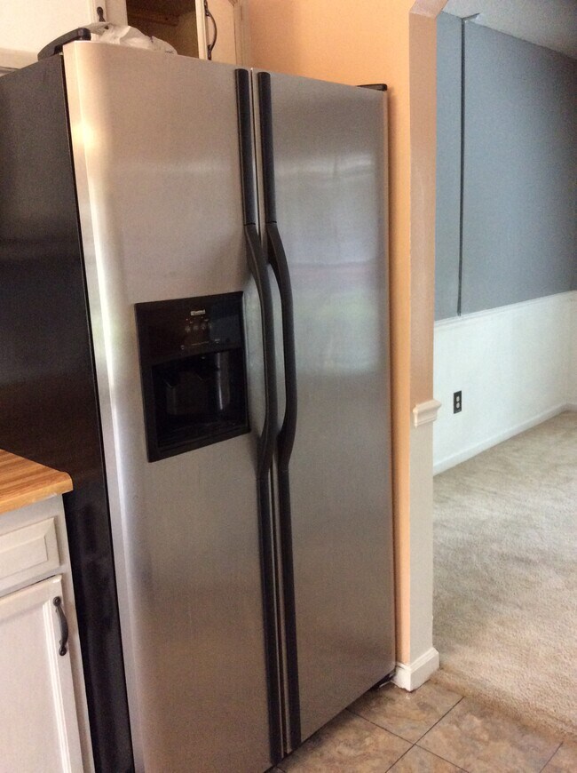 Building Photo - 633 Demere Street