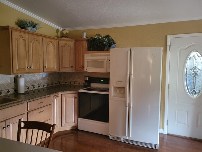Building Photo - 8900 Lake Buffum Rd N