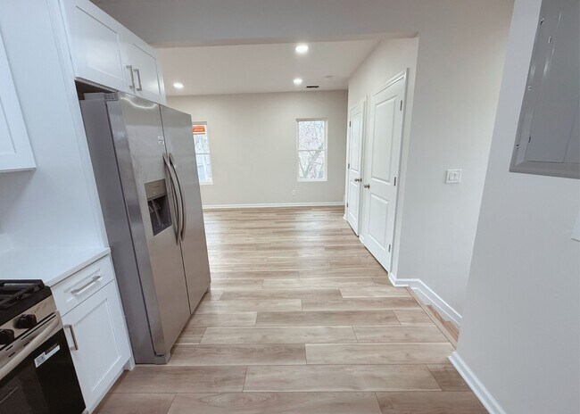 Building Photo - 5216 Duke Ave