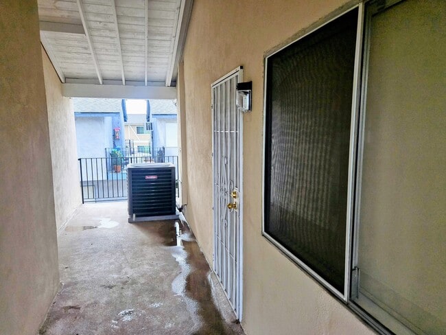 Building Photo - 141 Greentree Ln