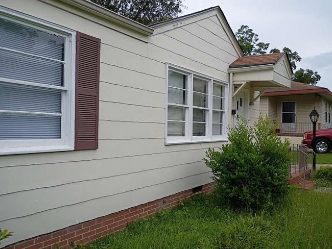 Foto del edificio - 3141 Somerset Dr
