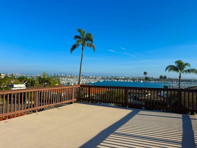 Foto del edificio - Welcome to Your Stunning Point Loma Home with Panoramic Ocean, Harbor, and Downtown Views!