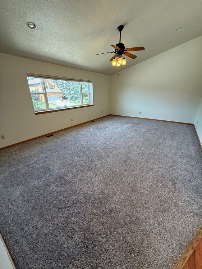 Foto del edificio - Large 3-Bedroom Condo for Rent!