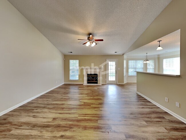 Foto del edificio - 4832 Asherton Pl NW