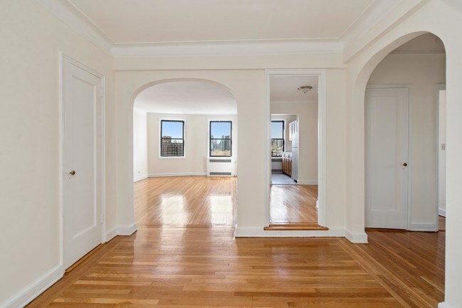 Building Photo - 25-40 31st Avenue