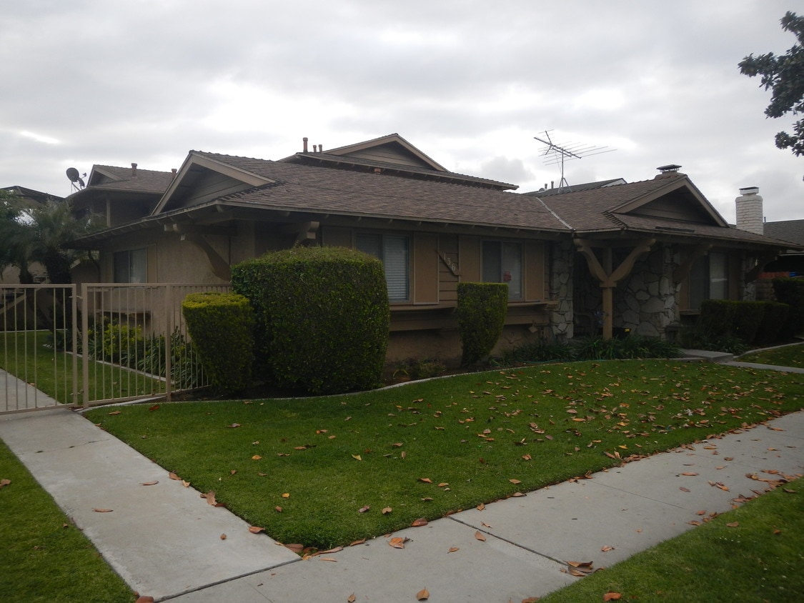 Primary Photo - 136 Delano St