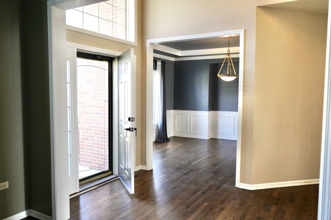 Foto del edificio - 5739 Rosinweed Ln