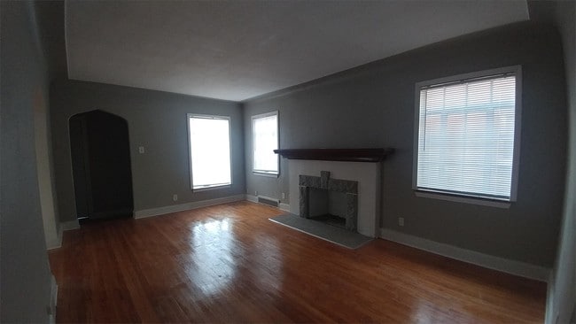 Building Photo - 10408 Roxbury St