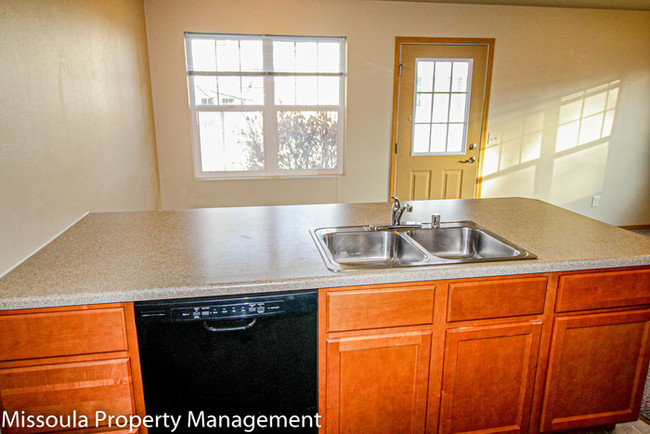Building Photo - Comfy Ground Level 1 Bed with Private Patio!