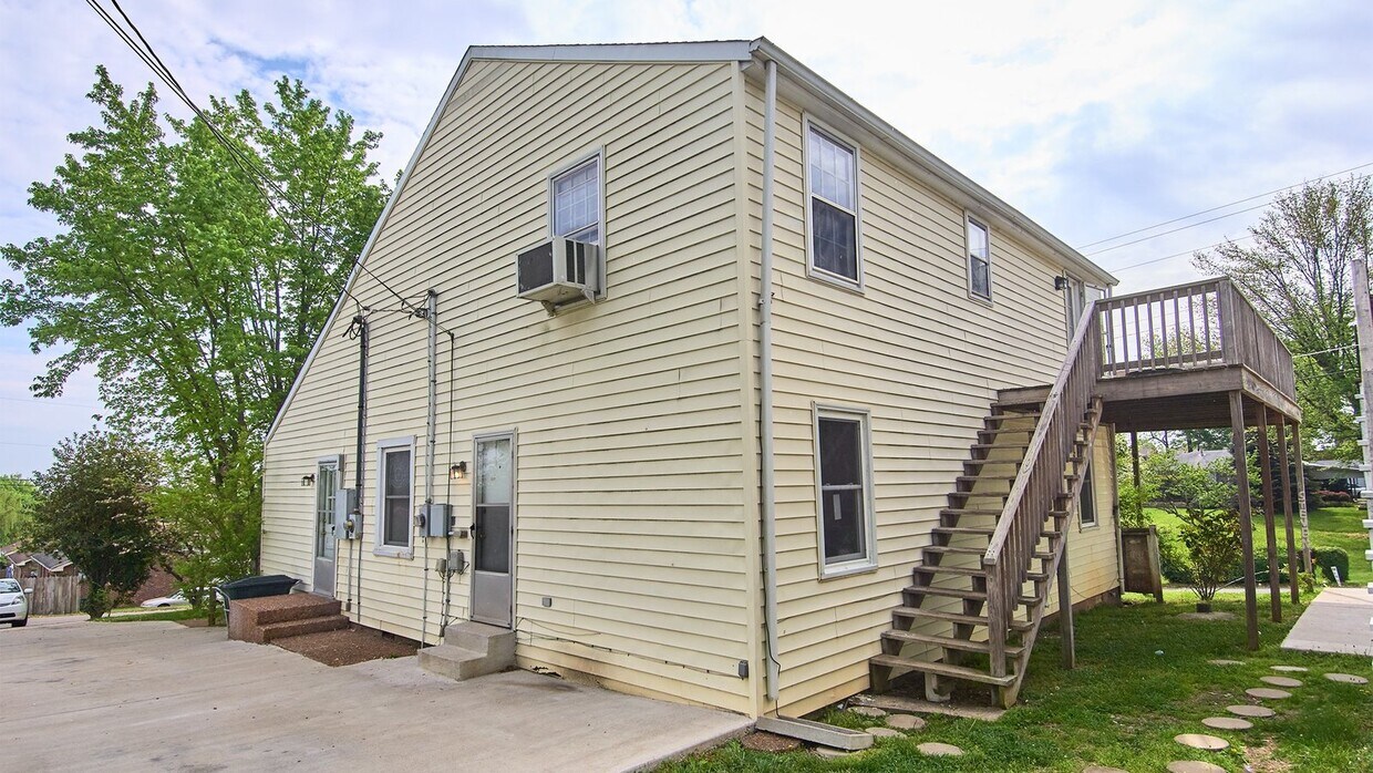 2415 N Hillcrest Dr Unit B, Springfield, TN 37172 Room for Rent in