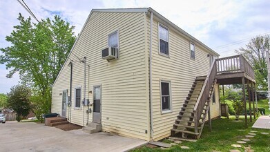 Building Photo - 2415 N Hillcrest Dr