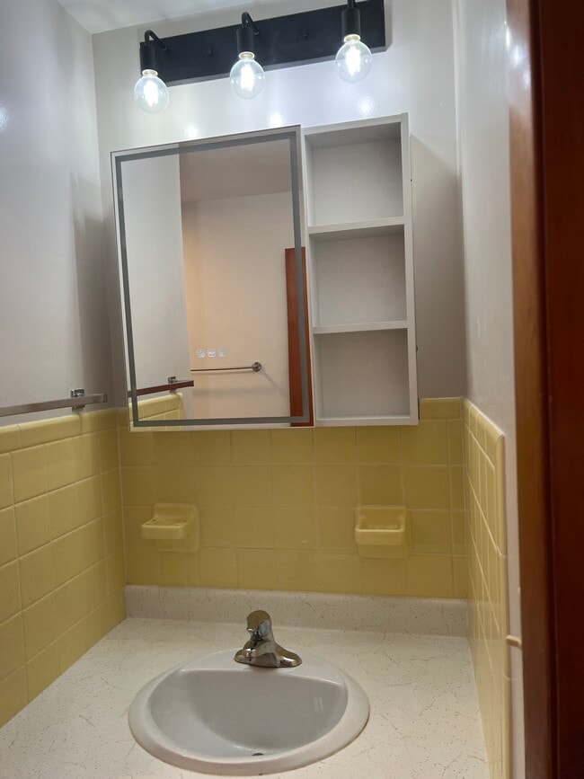Bathroom - 249 Davison Rd