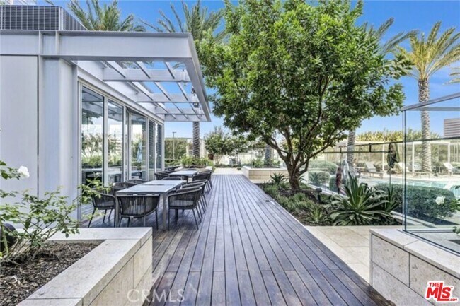 Building Photo - 877 Francisco St