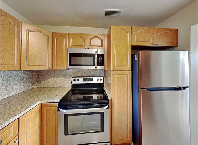 Building Photo - 2610 SW 121st Ave