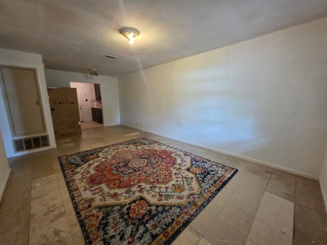 Building Photo - Gully Ln 6710-B