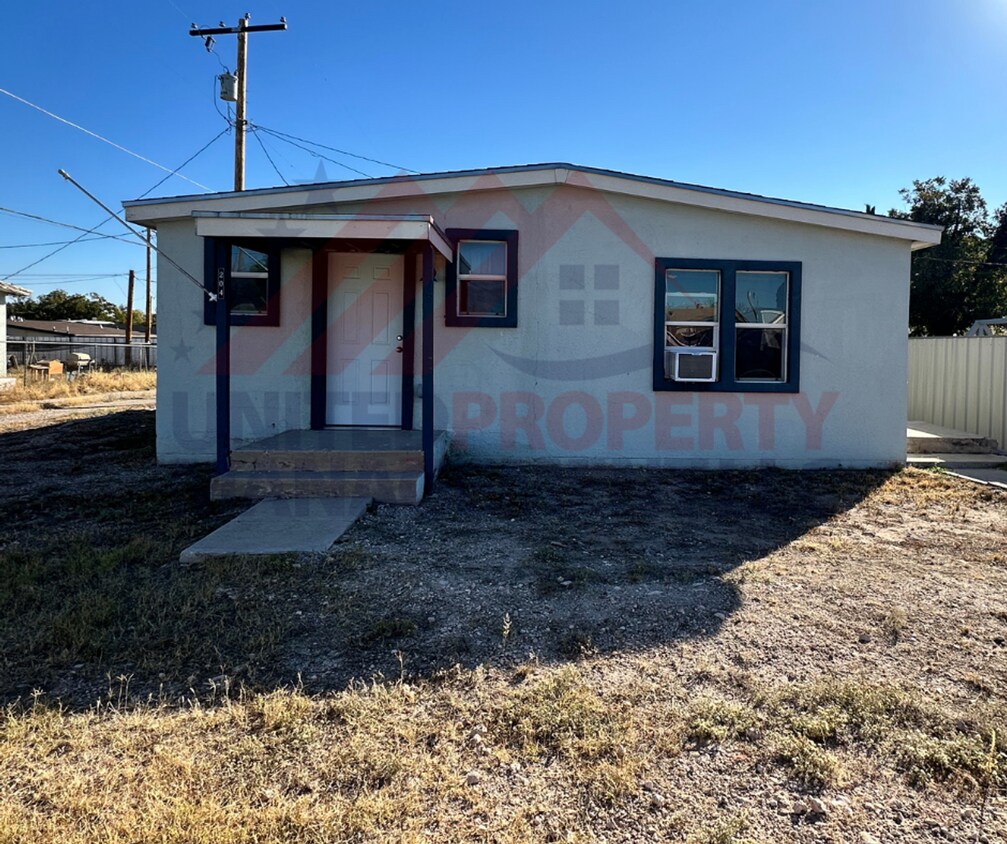 Primary Photo - Cozy 3 bedroom 1.5 bath in Carlsbad NM