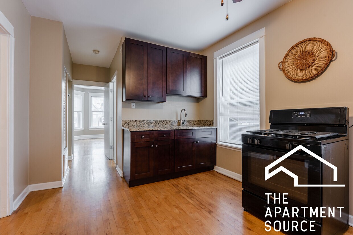 Foto principal - 2614 N Springfield Ave