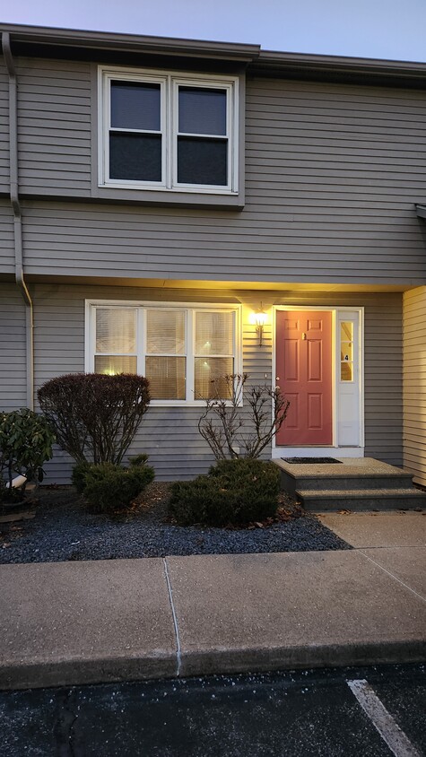 2 bed 3 level Townhouse - 1143 Main Ave