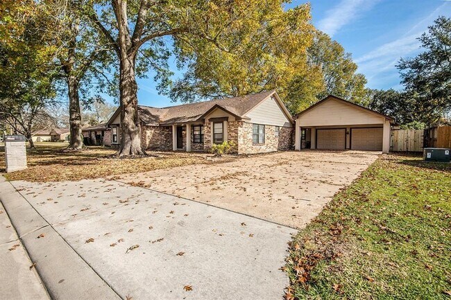 Building Photo - 12510 Old River Dr