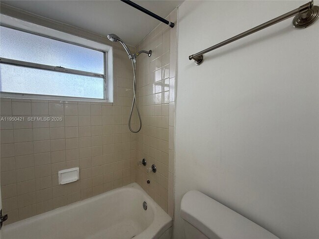 Foto del edificio - 7904 West Dr