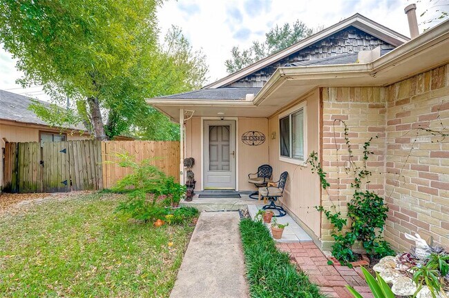 Building Photo - 14015 Clear Forest Dr