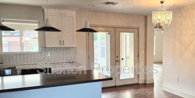 Building Photo - 3129 E Turney Ave