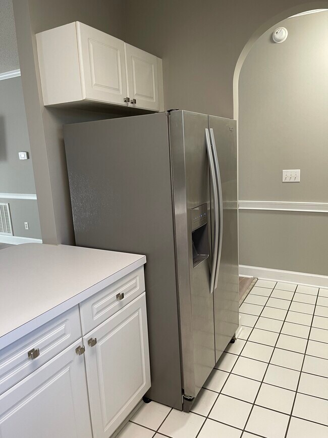 Kitchen - 674 Riverwalk Dr