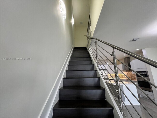 Building Photo - 10260 NW 63rd Terrace