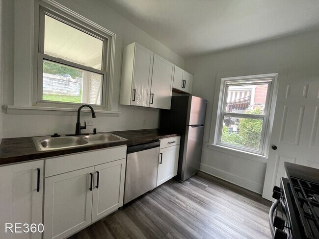 Building Photo - 2 br, 1 bath House - 3339 Latonia Ave Dormont