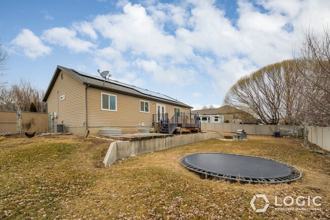 Building Photo - Beautiful Home in Cedar Valley Area!