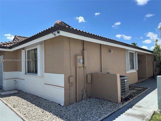 Foto del edificio - 15043 Brighton Ln
