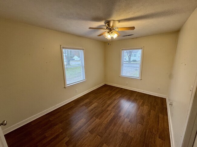 Building Photo - 807 2nd Ave