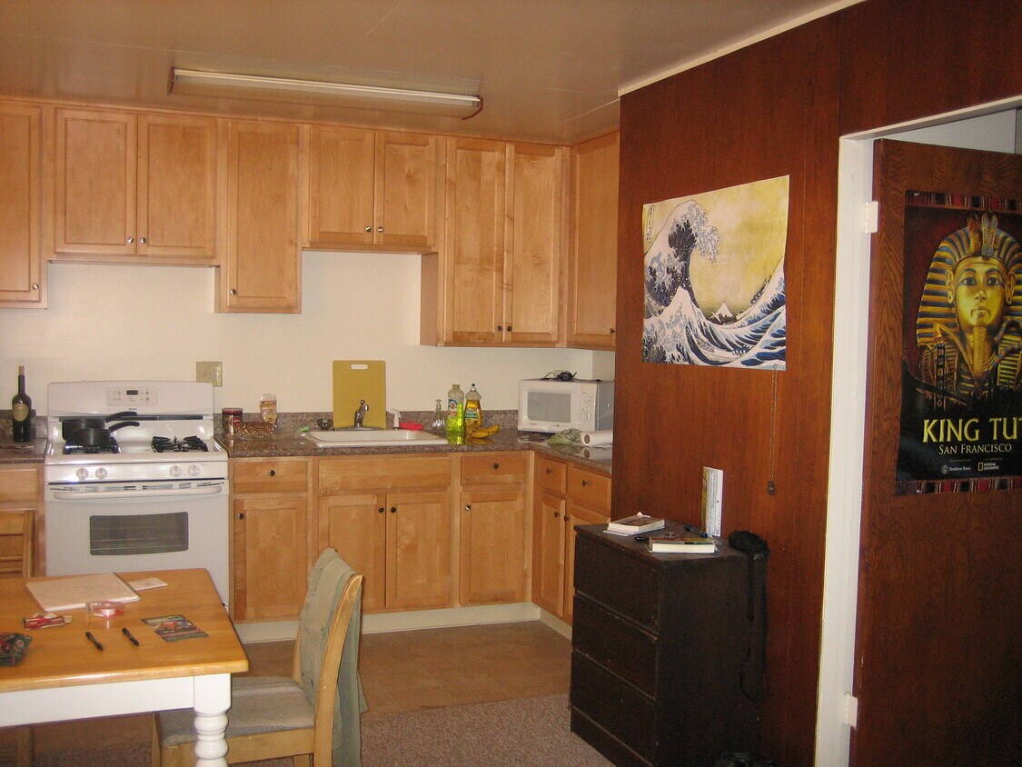 Primary Photo - 2775 Alma St