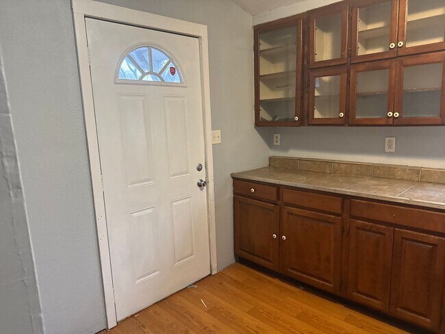 Foto del edificio - 1228 E Oak St