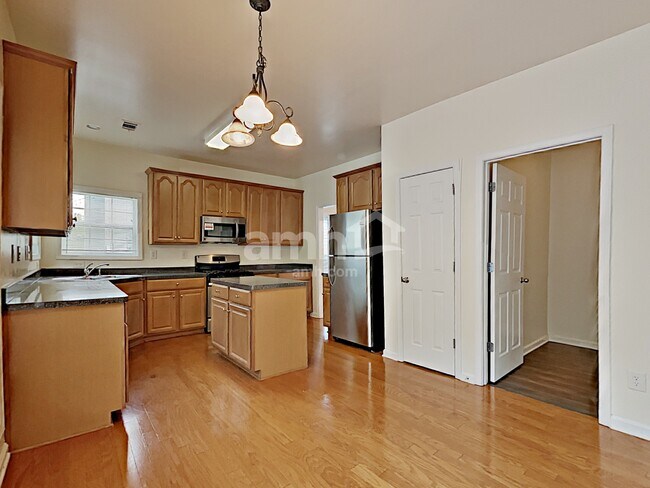 Foto del edificio - 383 Vine Mountain Way