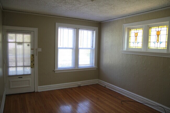 Building Photo - 1708 Yale Ave