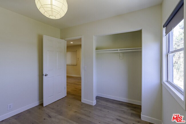 Building Photo - 4442 Verdemour Ave