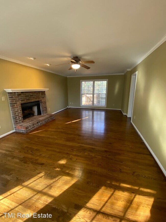 Building Photo - 3 br, 2.5 bath House - 4845 Winnebago Drive
