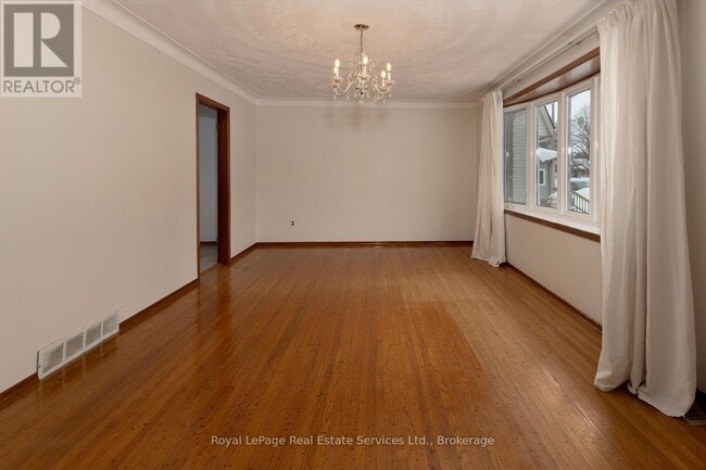 Building Photo - 246 Forman Ave