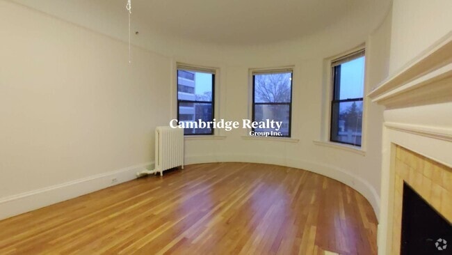 Building Photo - 641 Green St